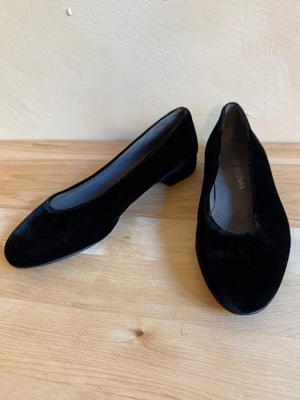 Stuart Weitzman Black Velvet Ballet Flats Low Heel Round Toe Made in Spain 7